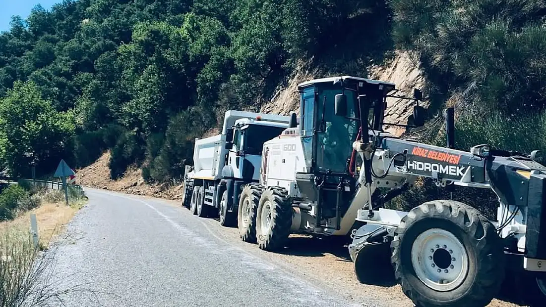 Dokuzlar Mahallesi’nde Yol Tesviye ve Şarampol Temizliği Çalışması