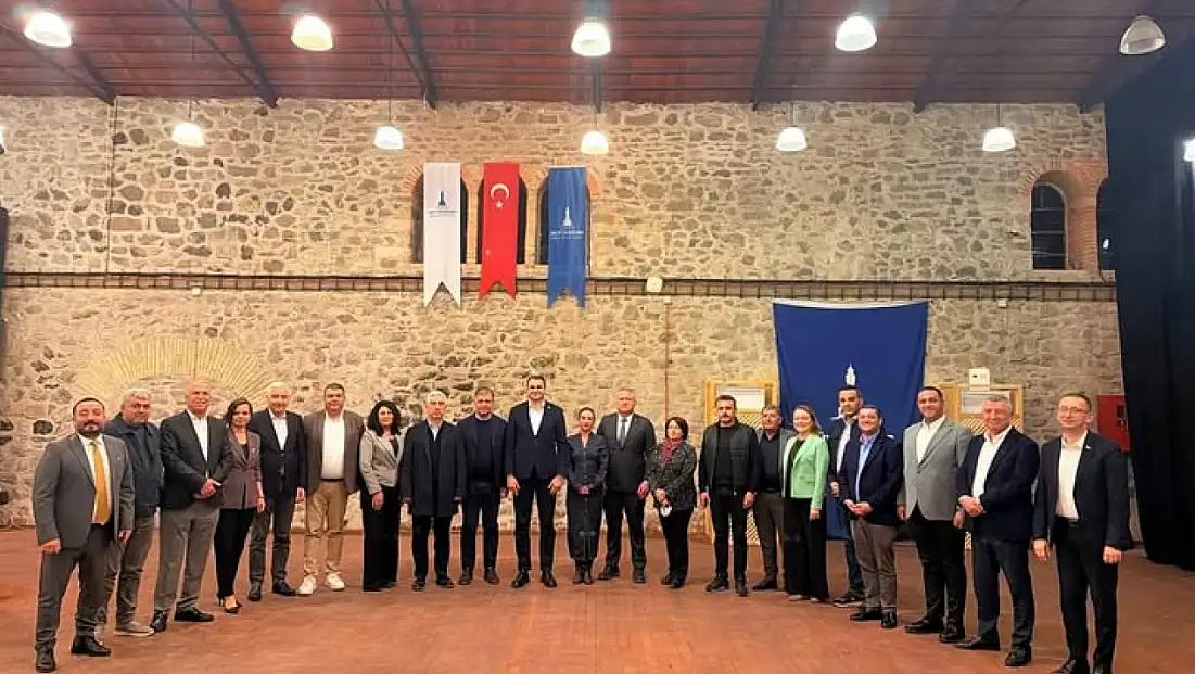 İzmir’de CHP’li Başkanlar Bir Araya Geldi