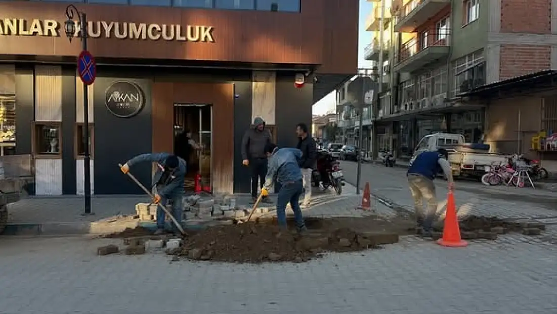 KİRAZ’DA CADDELERDE TAMİR ÇALIŞMASI