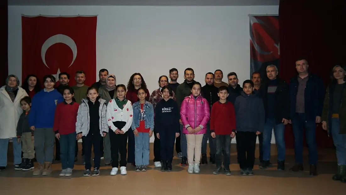 KİRAZ’DA ÖĞRENCİLERE JANDARMADAN TRAFİK GÜVENLİĞİ EĞİTİMİ