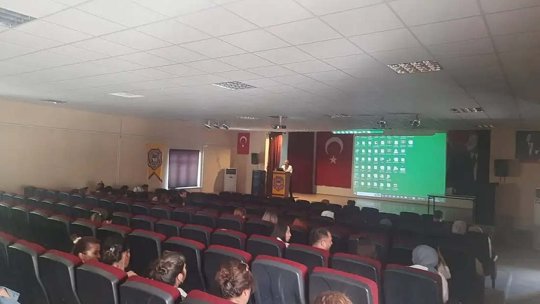 Kiraz’da Sınıf Öğretmenlerine “Türkiye Yüzyılı Maarif Modeli” Eğitimi Verildi