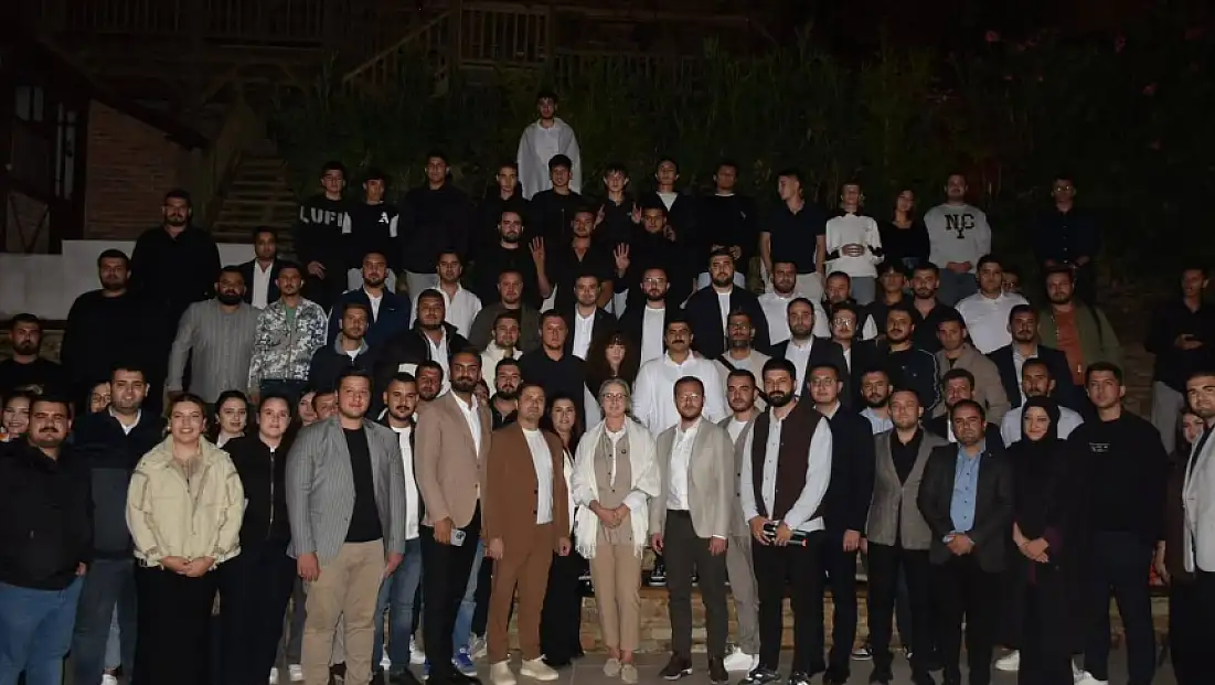 AK Parti Tire’de “Mahallede Genciz” Programıyla Gençlerle Buluştu