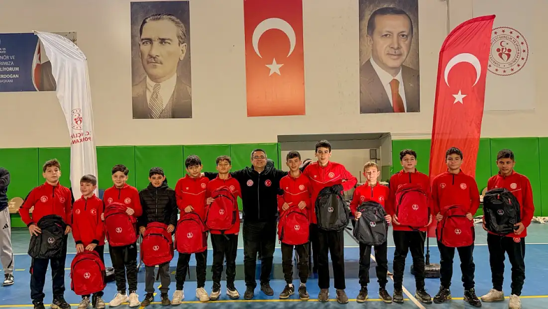 BAYINDIR’DA GENÇ FUTBOLCULARA PLAY-OFF ÖNCESİ MORAL KAHVALTISI