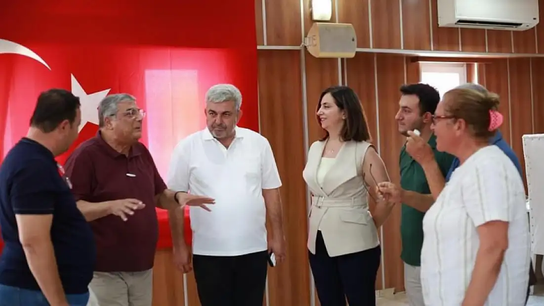 CHP İzmir İl Yönetimi Kiraz’da Bir Araya Geldi