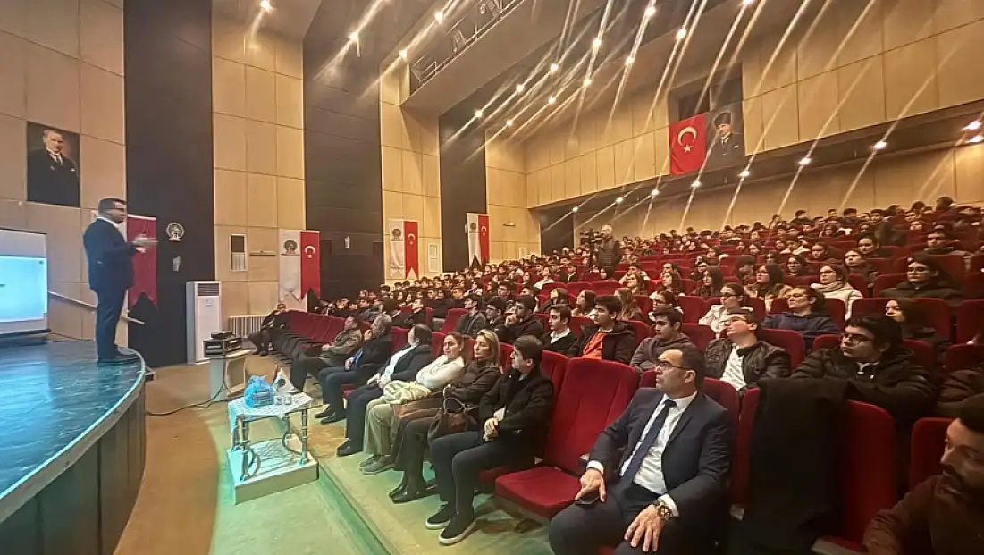 GENÇ LİDER ADAYLARINA İLHAM VEREN KONFERANS