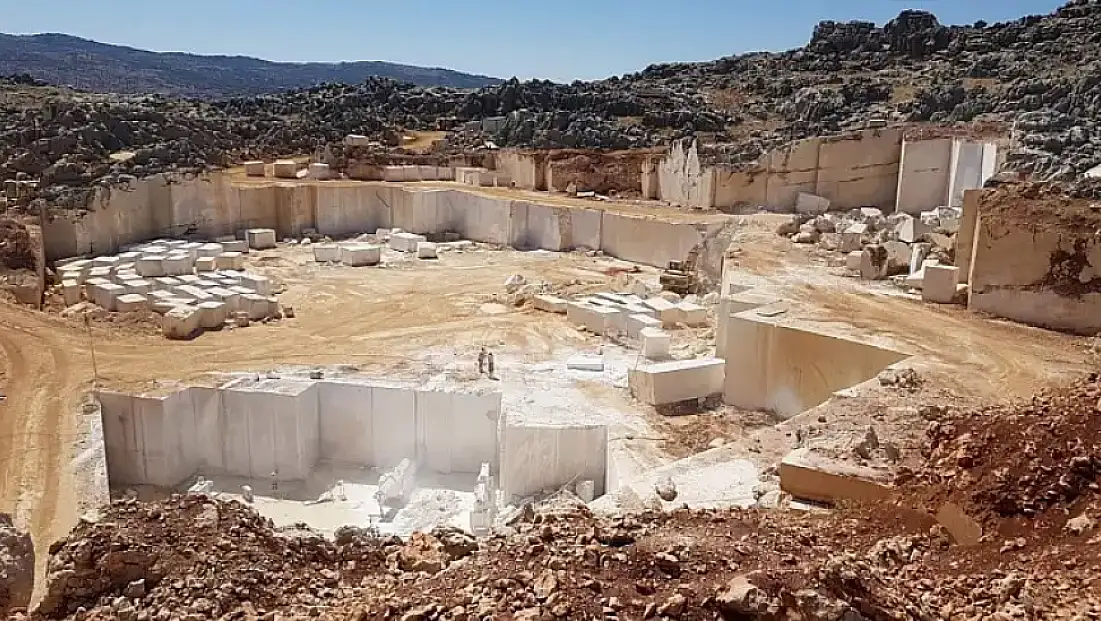 İzmir'de Maden Projesine Karşı Köylüler Harekete Geçti: İmza Kampanyası Başlatıldı!