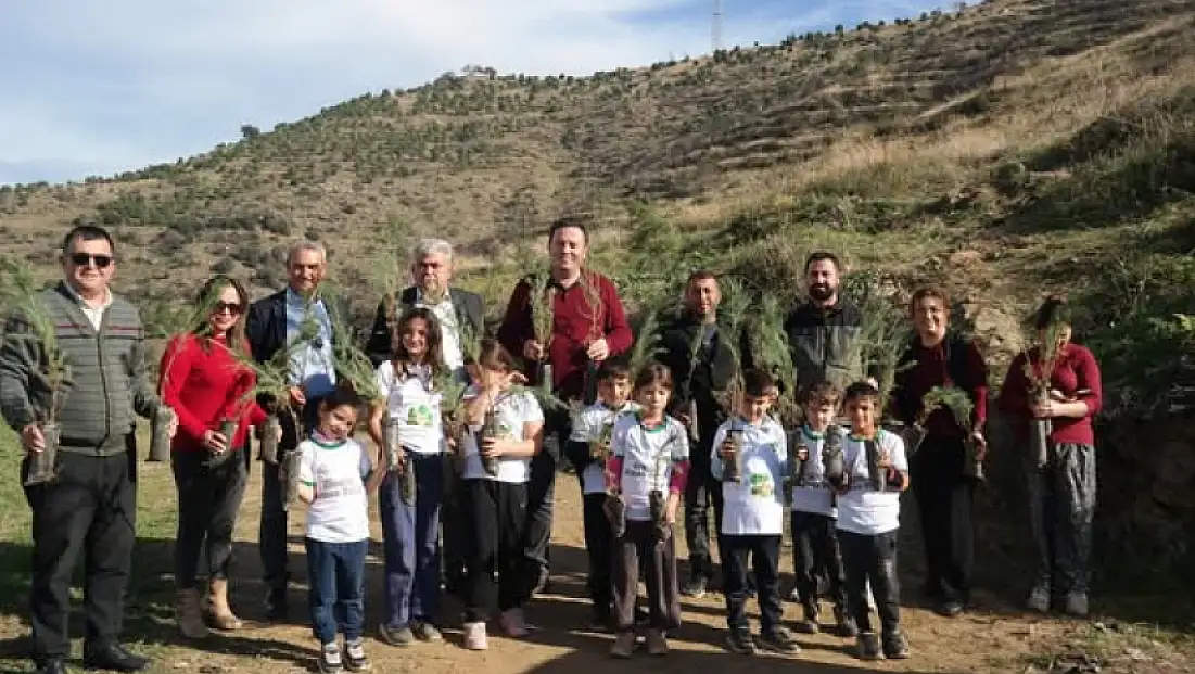 Kiraz’da Geleceğe Nefes Etkinliği: Öğrenciler Fidanlarla Buluştu