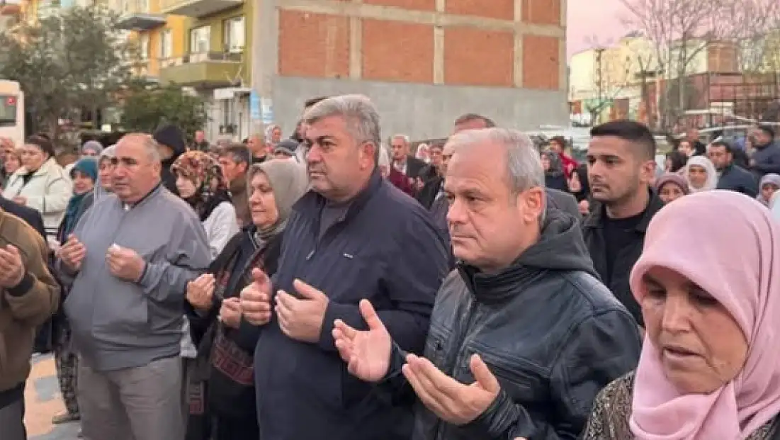 Kiraz’da Umre Yolculuğu Öncesi Dualarla Uğurlama Töreni Düzenlendi