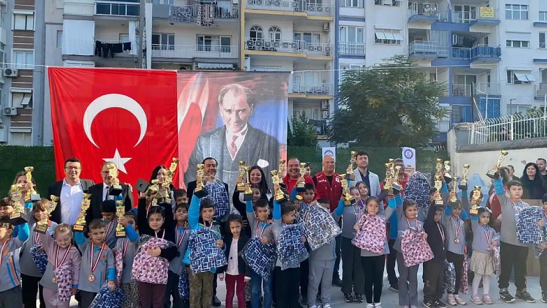 Kurtuluş İlkokulu’na Rekor Kan Bağışı Ödülü