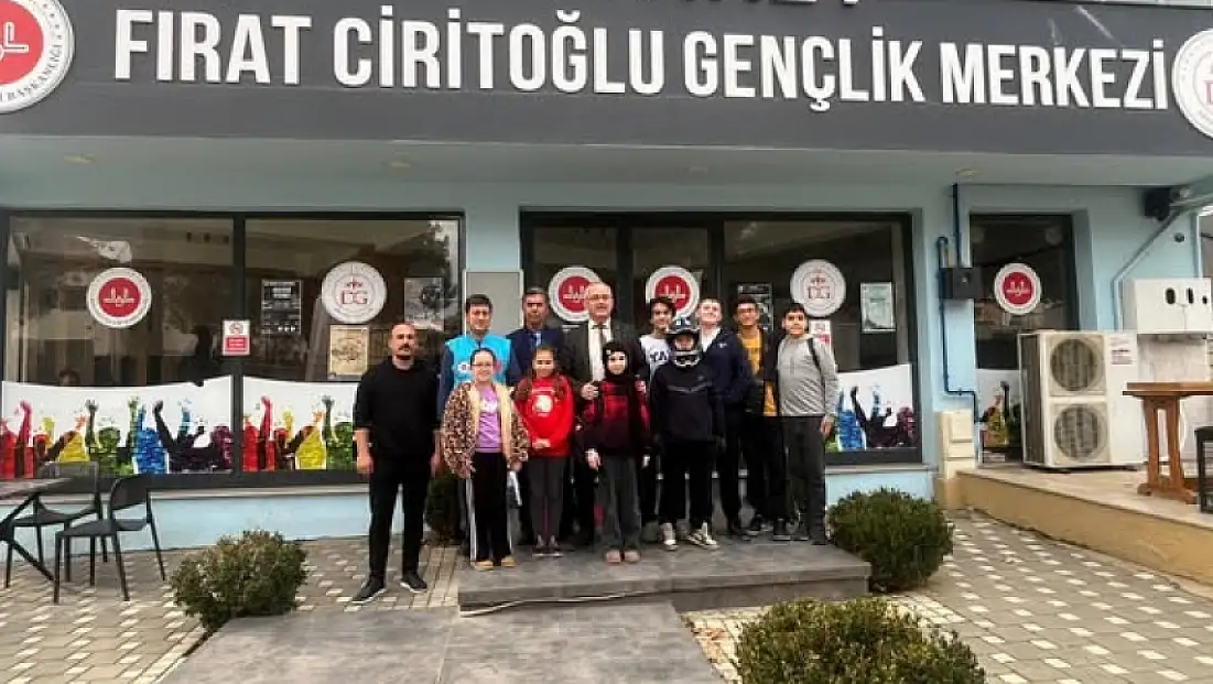 ÖDEMİŞ İLÇE MİLLÎ EĞİTİM MÜDÜRÜ DESTİCİOĞLU’NDAN DİYANET GENÇLİK MERKEZİ ZİYARETİ