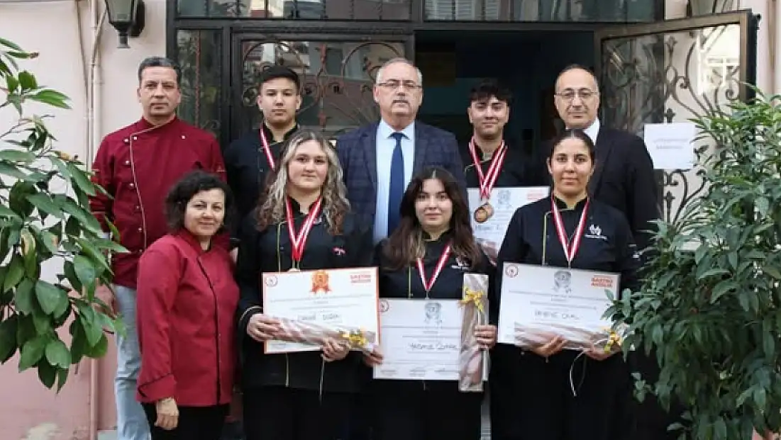 Ödemiş’in Gururu Genç Şefler, Müdür Desticioğlu ile Bir Araya Geldi