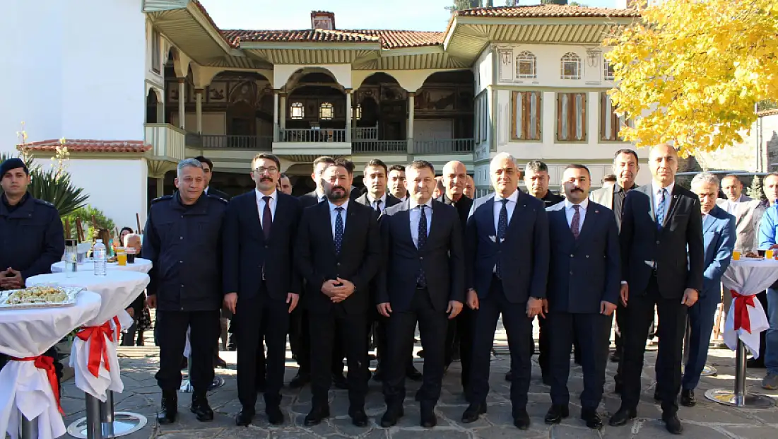 ÖDEMİŞ’TE HÜKÜMLÜLERİN ESERLERİ TARİHİ MEKÂNDA SANATLA BULUŞTU