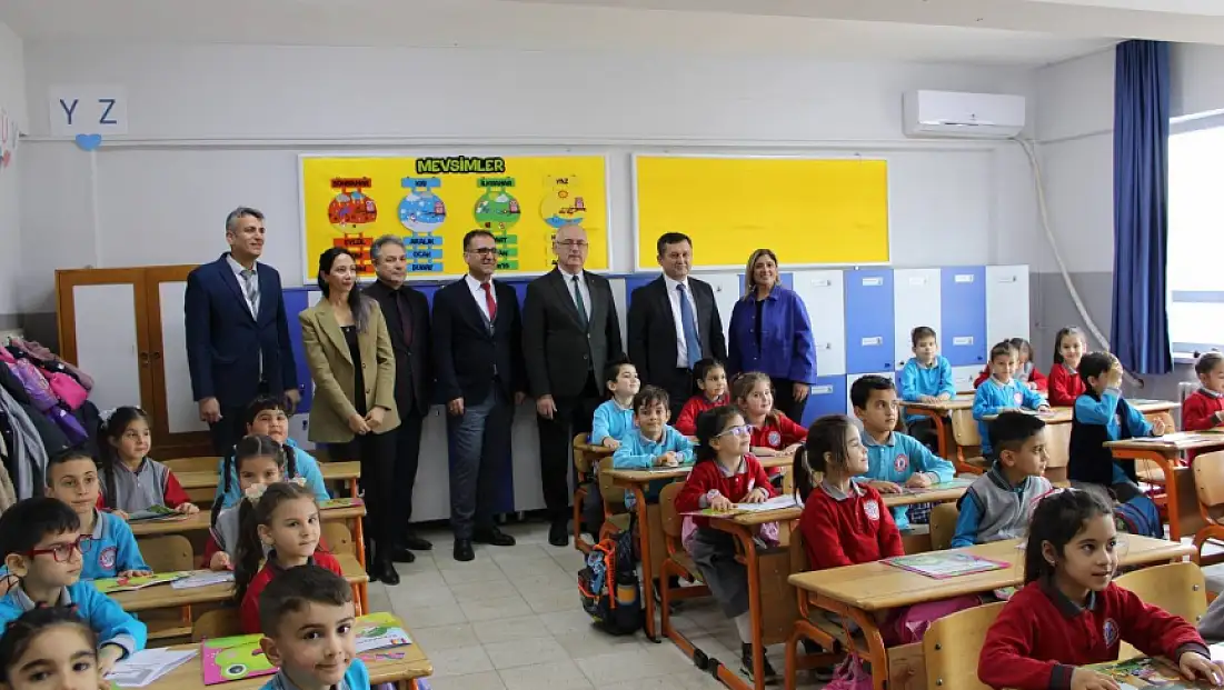 ÖDEMİŞ’TE KARNE HEYECANI YAŞANDI