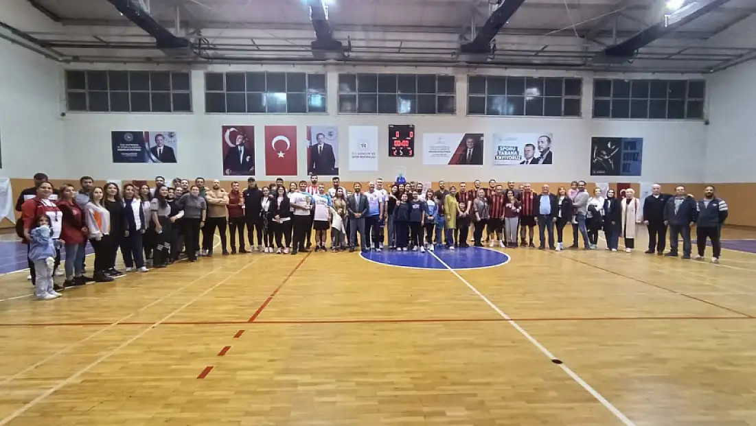 Ödemiş'te Kurumlar Arası Voleybol Şenliği Sona Erdi