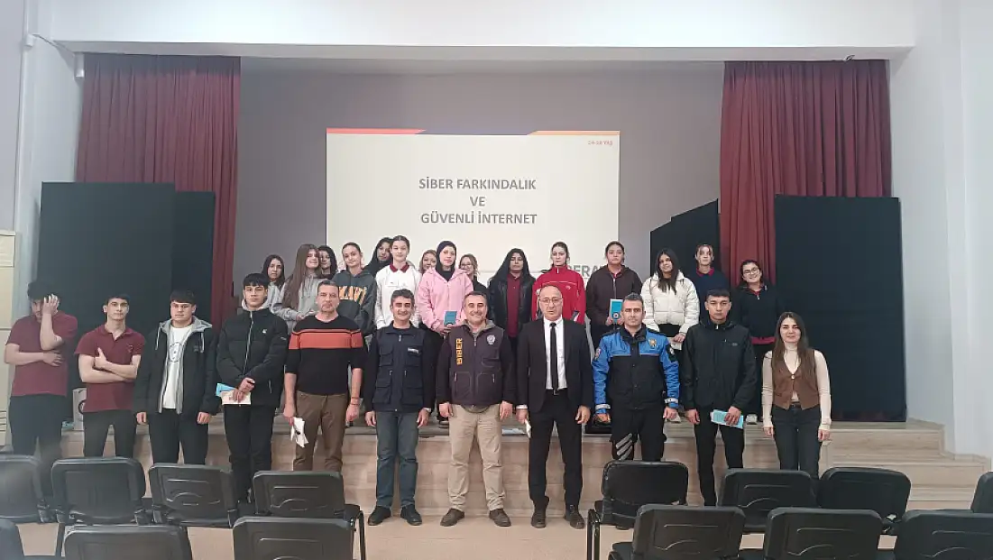 ÖDEMİŞ’TE ÖĞRENCİLERE GÜVENLİ İNTERNET EĞİTİMİ