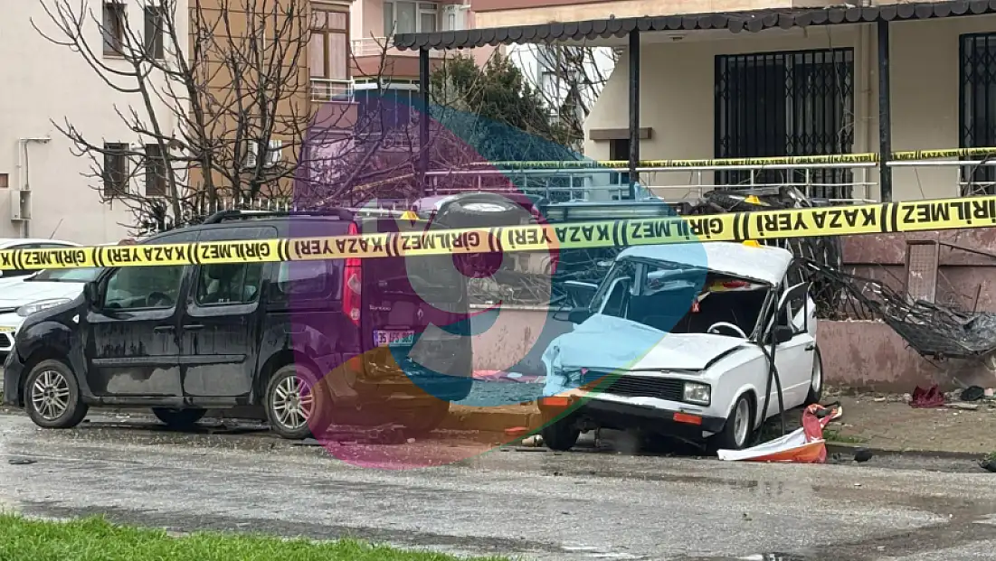 ÖDEMİŞ ZAFER MAHALLESİ’NDE DEHŞET ANLARI: PİKAP EVE GİRDİ, 1’İ AĞIR 6 YARALI