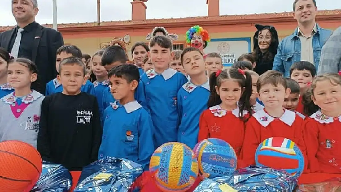 Ödemişli Öğretmenden Kırsal Çocuklara Renkli Gün: “Renkler Farklı, Amacımız Aynı”