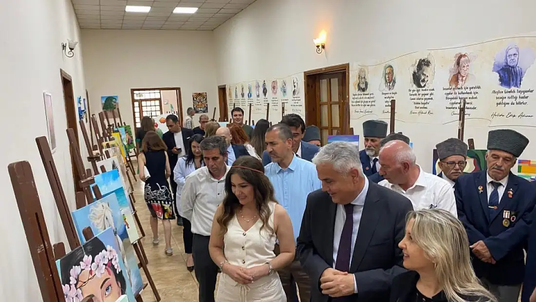 “Renklerin Yolculuğu” Resim Sergisi Ziyarete Açıldı
