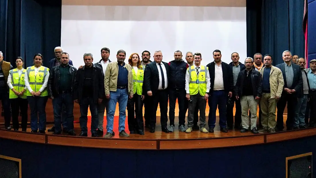 Tire Belediyesi, Muhtarlara “İklim Değişikliği ve Sıfır Atık” Eğitimi Düzenledi