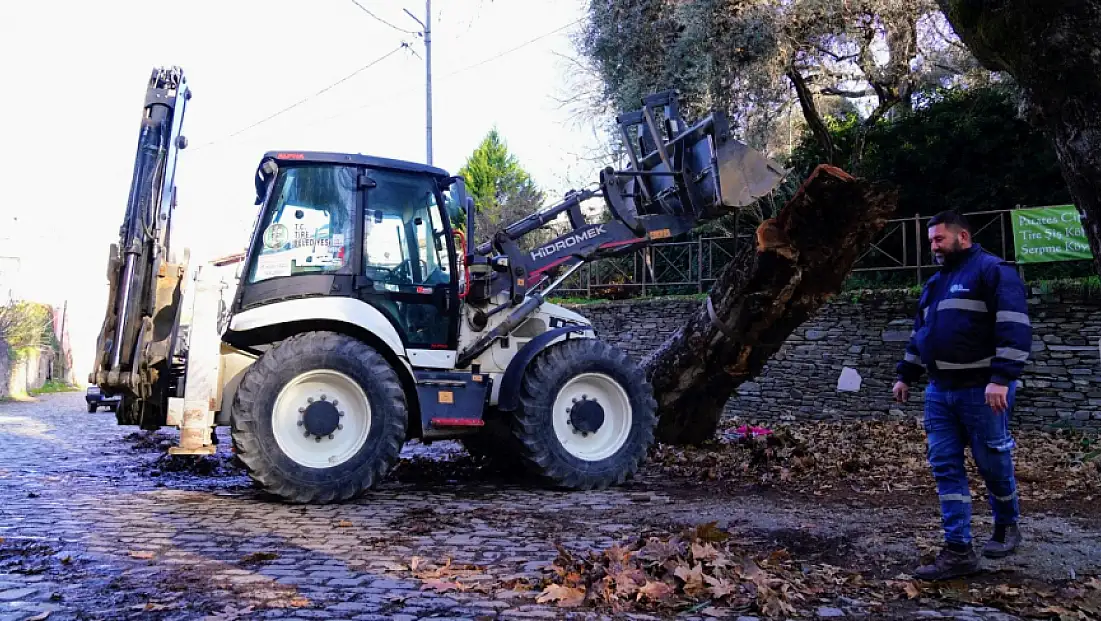 Tire Belediyesi’nde Fırtına Mesaisi