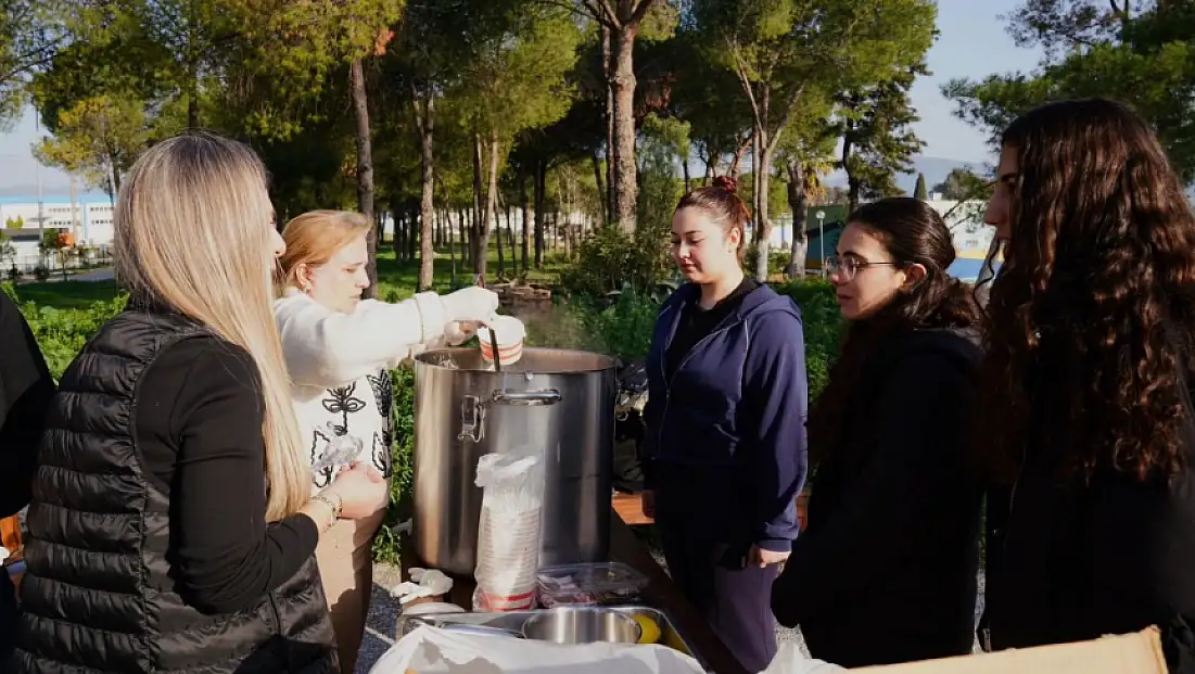 TİRE BELEDİYESİ’NDEN ÖĞRENCİLERE SICAK ÇORBA DESTEĞİ