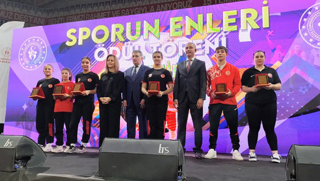 Tire Belediyesi Spor Kulübü’nün Genç Sporcuları Prestijli Törende Ödüllerini Aldı