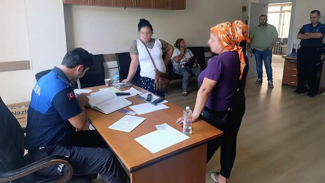 Tire’de Dilenci Grubu, Zabıta Tarafından Yakalandı