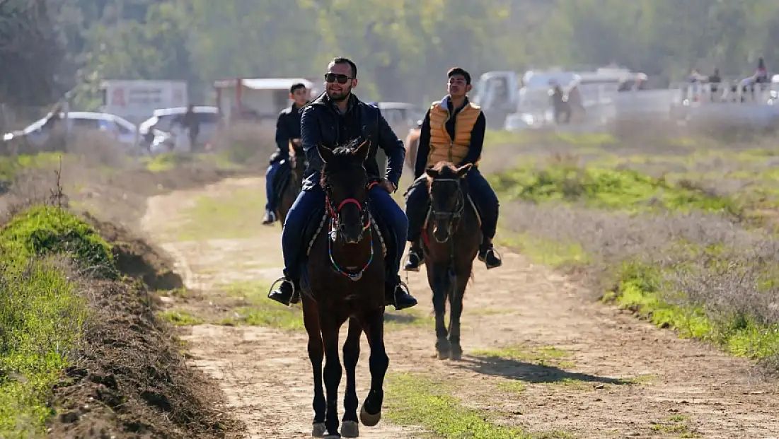 Tire’de Geleneksel Rahvan At Yarışları Nefes Kesti!