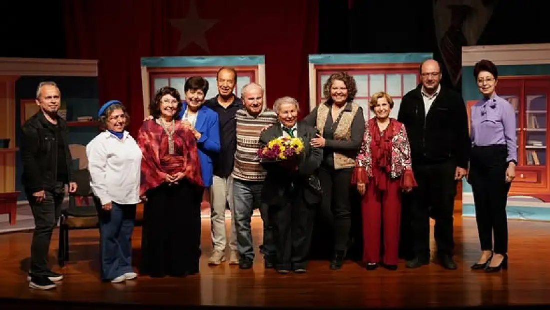 Tire’de Kadın Dayanışmasını Anlatan Tiyatro Oyunu Sanatseverlerle Buluştu
