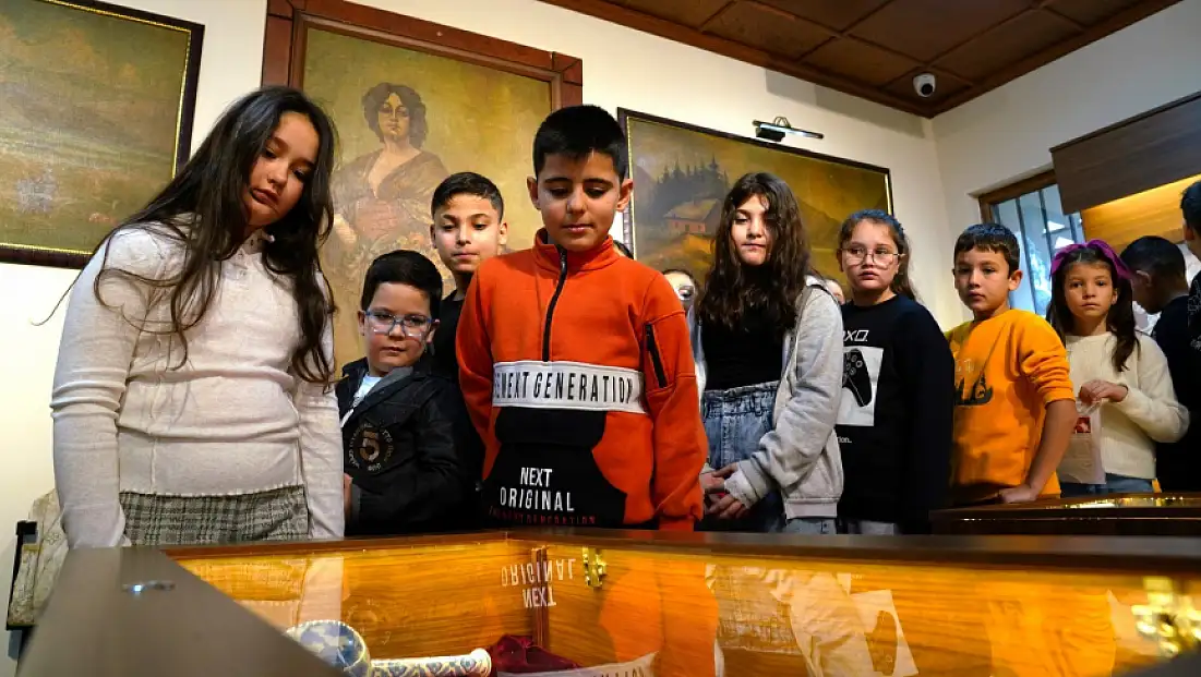 Tire’de Öğrenciler, Karne Sevincini Sinema Keyfiyle Yaşadı