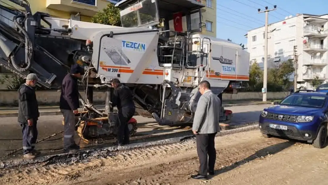 Tire’de Refet Saygılı Caddesi’nde Asfalt Yenileme Çalışmaları Devam Ediyor