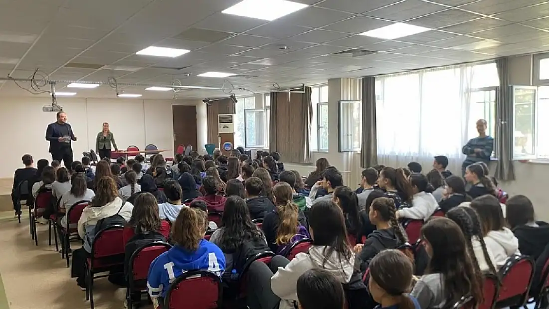 Ülkü Ocakları’ndan Ödemiş’te Öğrencilere Tanıtım Etkinliği