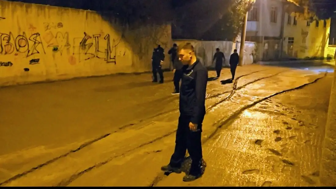 YENİ DÖKÜLEN BETONU TAHRİP ETTİ! SİYASİ SABOTAJ MI, VANDALLIK MI?