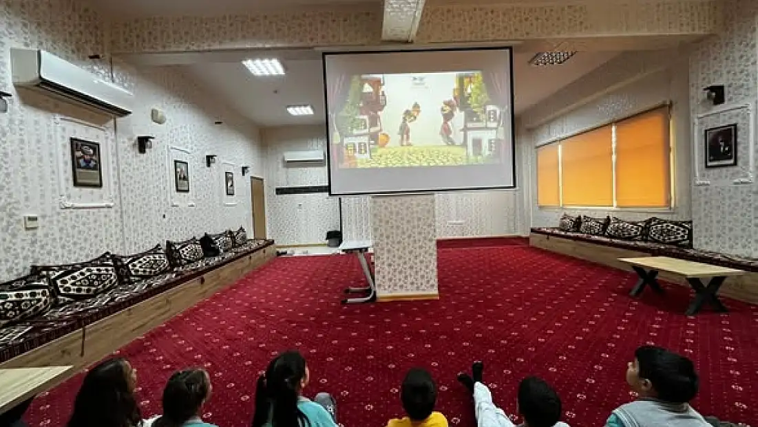 Ödemiş Gençlik Merkezi’nde Hacivat ve Karagöz Etkinliği