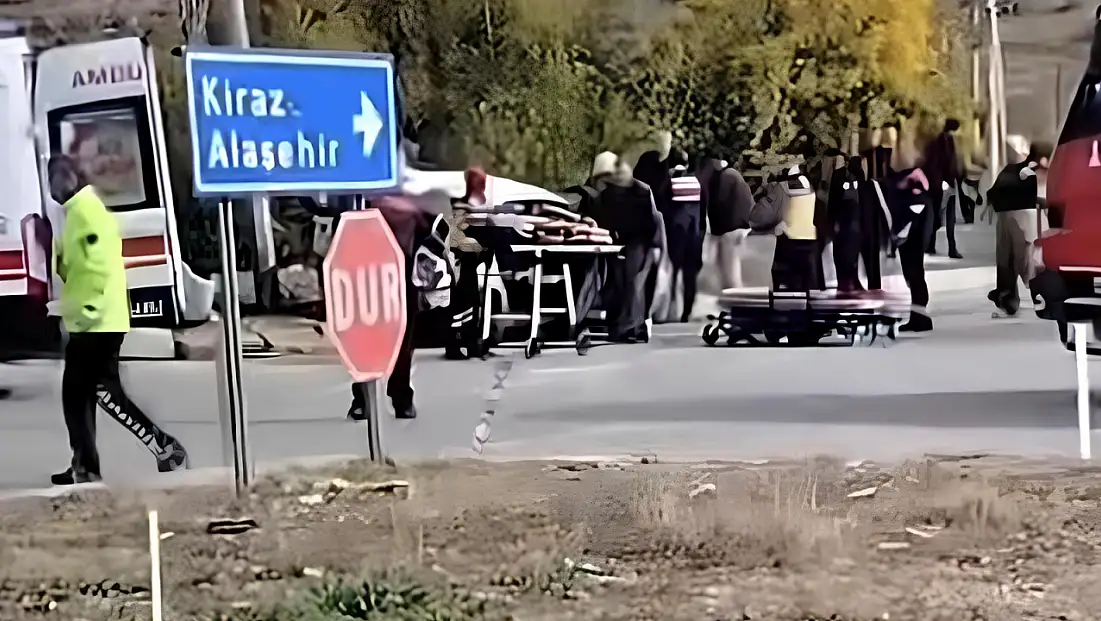 ÖDEMİŞ KAYMAKÇI’DA İKİ ARAÇ ÇARPIŞTI: 5 YARALI