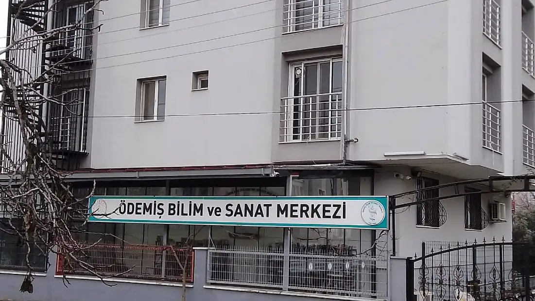 ÖDEMİŞ ÖĞRENCİLERİNDEN ULUSLARARASI BİLİM VE SANAT KONGRESİNDE TARİHİ BAŞARI