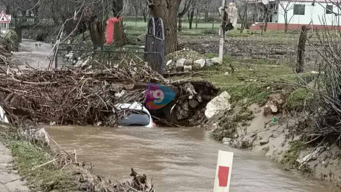 Ödemiş Subatan Yaylası’nda araç dereye uçtu