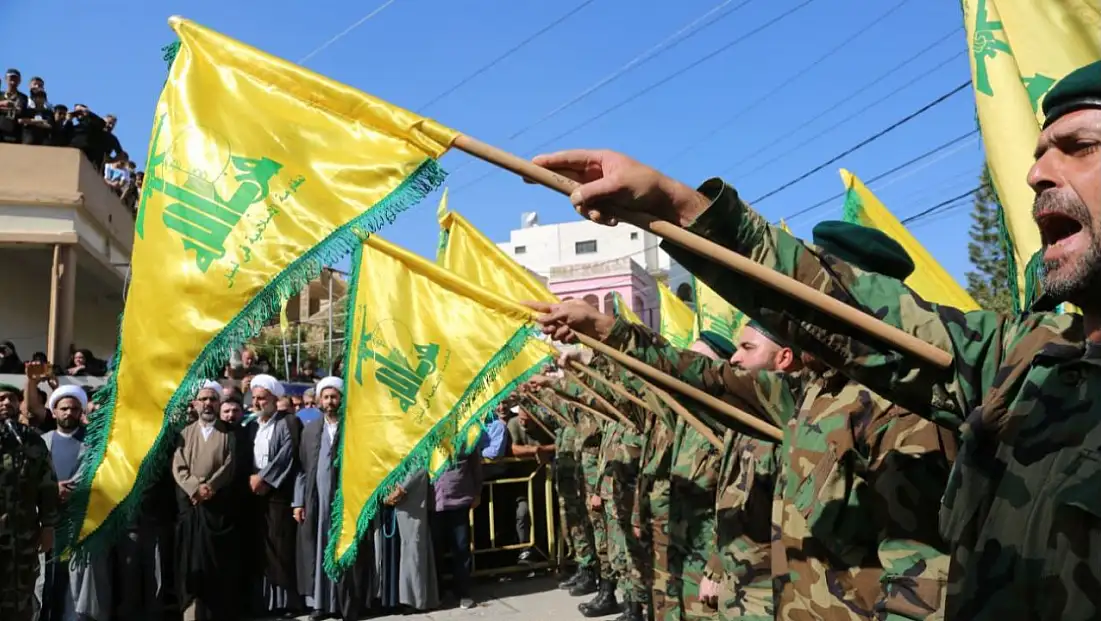 Tansiyon yükseldi! Hizbullah İsrail'i Katyuşa füze ile saldırdı, İsrail Beyrut'u havadan vurdu