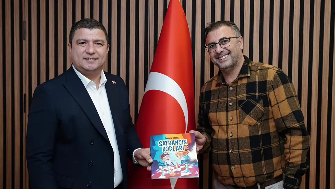 Tire Belediye Başkanı Hayati Okuroğlu, Satranç Federasyonu İlçe Temsilcisine Teşekkür Etti