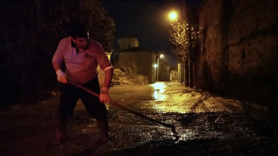 TİRE’DE SOKAK VE CADDE ÇALIŞMALARI DEVAM EDİYOR