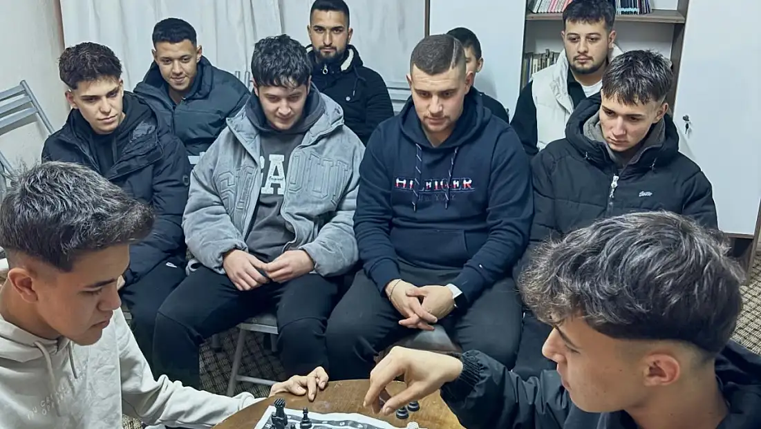 ÜLKÜ OCAKLARI BEYDAĞ’DAN GENÇLERE SATRANÇ ETKİNLİĞİ