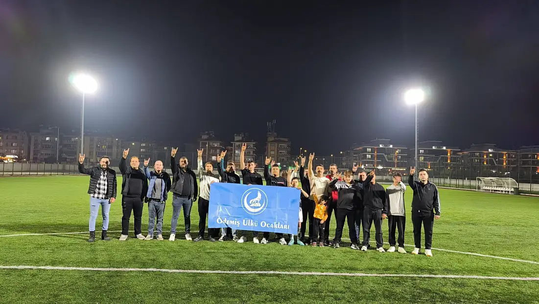 Ülkü Ocakları Ödemiş İlçe Başkanlığı’ndan “Ülkücülük Nedir?” Semineri ve Halı Saha Etkinliği