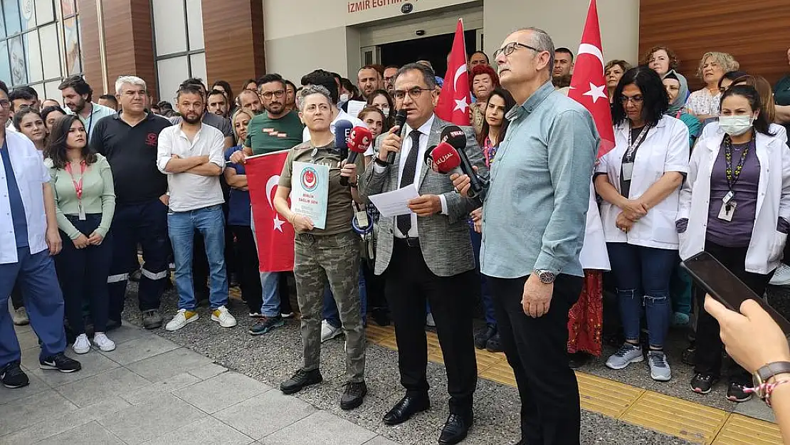 İzmir’de sağlık çalışanına şiddet olayı protesto edildi