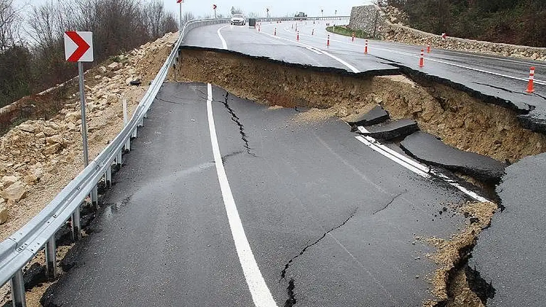 2 ay önce kapanan yol için çalışmalar başlatıldı