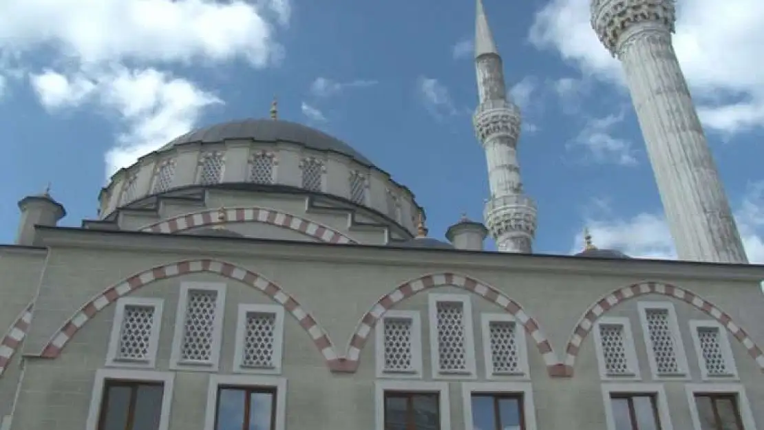 3 günlük bebek cami avlusunda kaderine terk edildi