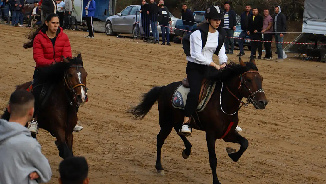 38. Geleneksel Çaylı Rahvan At Yarışları İçin Nefesler Tutuldu