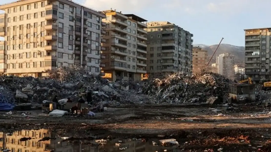 51 kişiye mezar olan apartmanın sahipleri firar etti AKP içindeki geçmişlerine dikkat çekildi