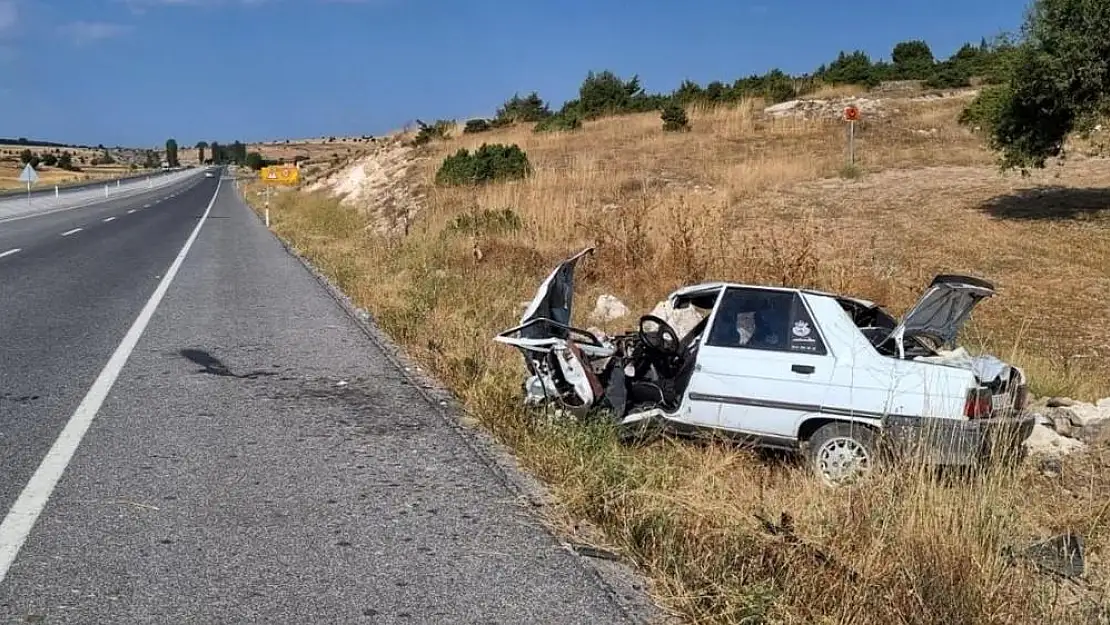 Adana'da otomobil uçuruma devrildi