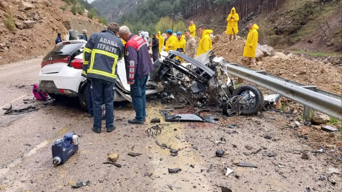 Adana'daki heyelanda üzerine kaya düşen otomobilin içindeki 4 öğretmen hayatını kaybetti