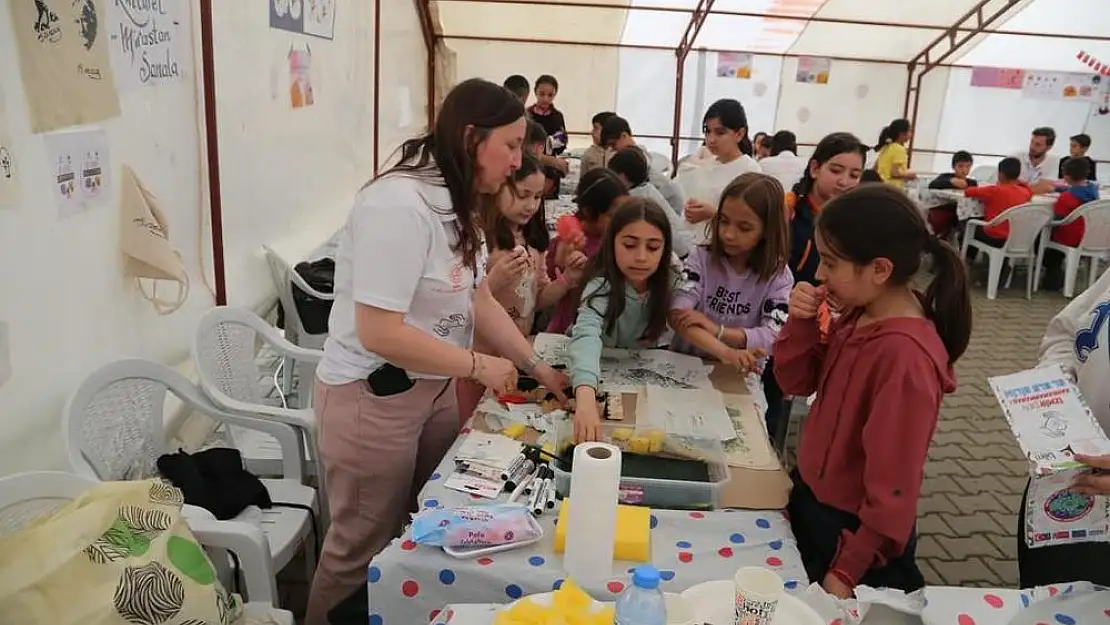 Afet bölgesine İzmir’den ‘El Ele Bilim’